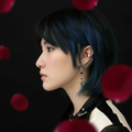欧美女性银色星形耳环暗调展示